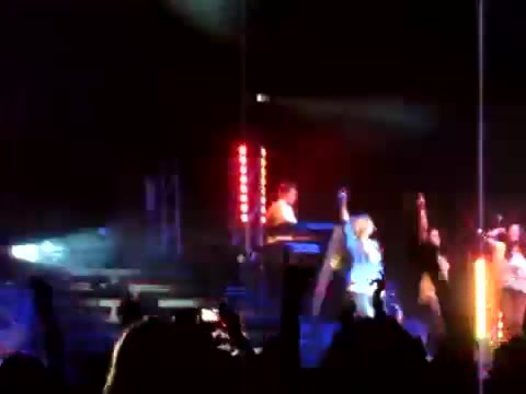 Demi Give Your Heart A Break In Panama (131) - Demi - Singing Give Your Heart A Break Live In Panama City