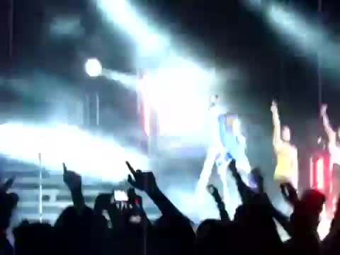 Demi Give Your Heart A Break In Panama (138) - Demi - Singing Give Your Heart A Break Live In Panama City