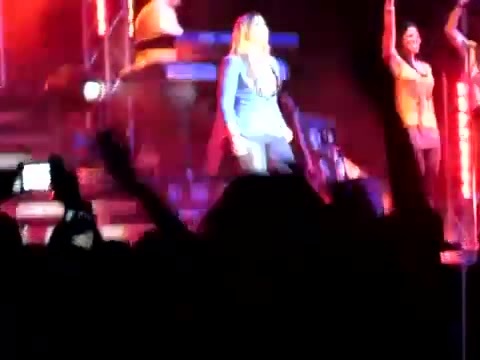 Demi Give Your Heart A Break In Panama (207) - Demi - Singing Give Your Heart A Break Live In Panama City