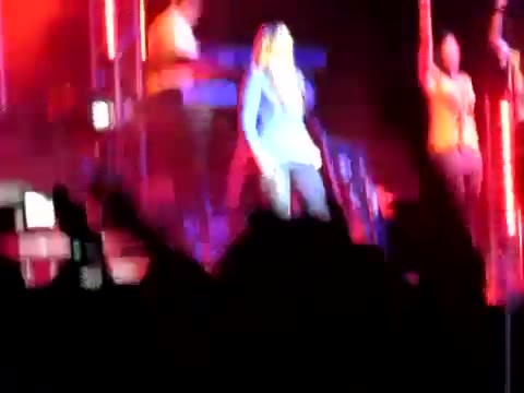 Demi Give Your Heart A Break In Panama (208) - Demi - Singing Give Your Heart A Break Live In Panama City
