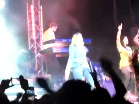 Demi Give Your Heart A Break In Panama (221) - Demi - Singing Give Your Heart A Break Live In Panama City