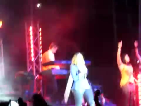 Demi Give Your Heart A Break In Panama (226) - Demi - Singing Give Your Heart A Break Live In Panama City