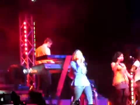 Demi Give Your Heart A Break In Panama (236) - Demi - Singing Give Your Heart A Break Live In Panama City