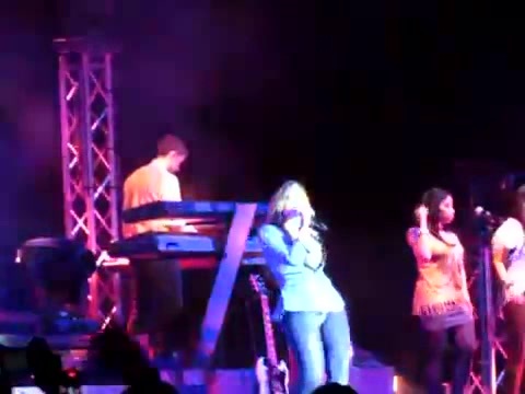 Demi Give Your Heart A Break In Panama (241) - Demi - Singing Give Your Heart A Break Live In Panama City