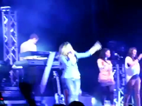 Demi Give Your Heart A Break In Panama (250) - Demi - Singing Give Your Heart A Break Live In Panama City