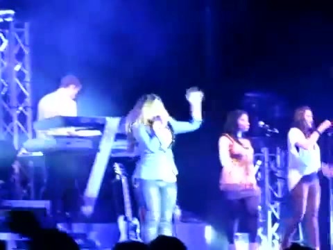 Demi Give Your Heart A Break In Panama (253) - Demi - Singing Give Your Heart A Break Live In Panama City