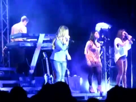 Demi Give Your Heart A Break In Panama (270) - Demi - Singing Give Your Heart A Break Live In Panama City