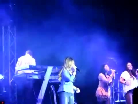 Demi Give Your Heart A Break In Panama (307) - Demi - Singing Give Your Heart A Break Live In Panama City