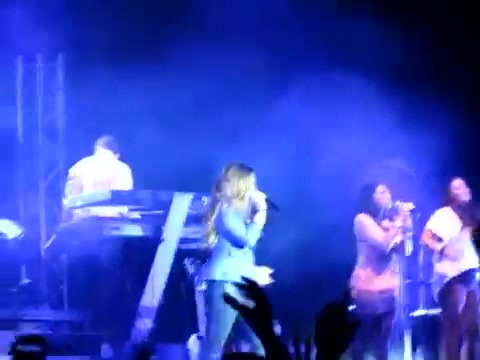 Demi Give Your Heart A Break In Panama (315) - Demi - Singing Give Your Heart A Break Live In Panama City