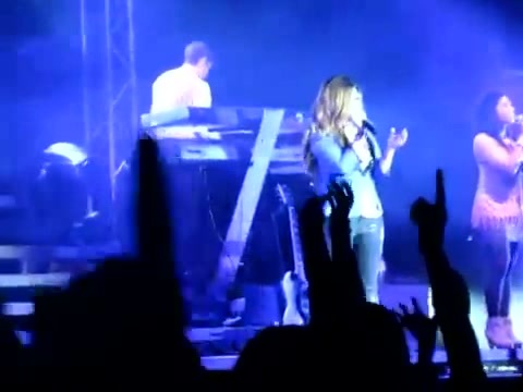 Demi Give Your Heart A Break In Panama (339) - Demi - Singing Give Your Heart A Break Live In Panama City
