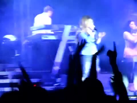 Demi Give Your Heart A Break In Panama (345) - Demi - Singing Give Your Heart A Break Live In Panama City