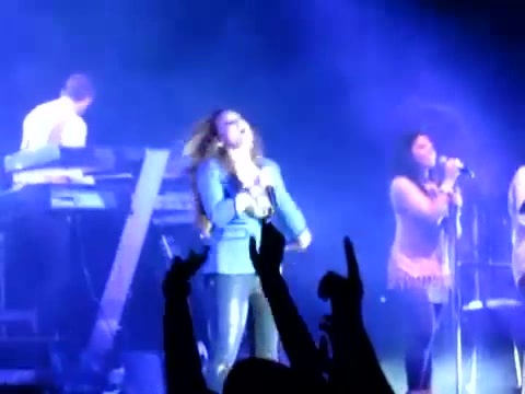 Demi Give Your Heart A Break In Panama (365) - Demi - Singing Give Your Heart A Break Live In Panama City