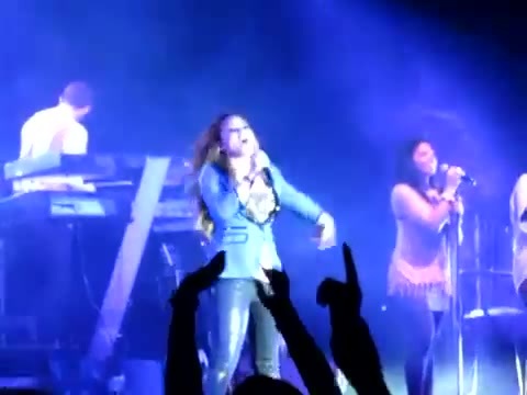 Demi Give Your Heart A Break In Panama (367) - Demi - Singing Give Your Heart A Break Live In Panama City