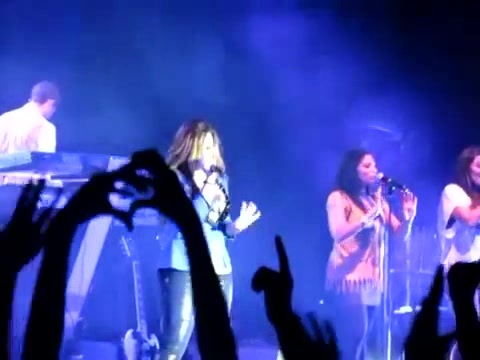 Demi Give Your Heart A Break In Panama (419) - Demi - Singing Give Your Heart A Break Live In Panama City