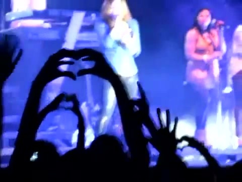 Demi Give Your Heart A Break In Panama (503) - Demi - Singing Give Your Heart A Break Live In Panama City Part oo1