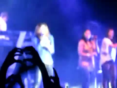Demi Give Your Heart A Break In Panama (509) - Demi - Singing Give Your Heart A Break Live In Panama City Part oo1