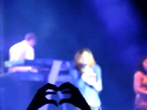 Demi Give Your Heart A Break In Panama (520) - Demi - Singing Give Your Heart A Break Live In Panama City Part oo1