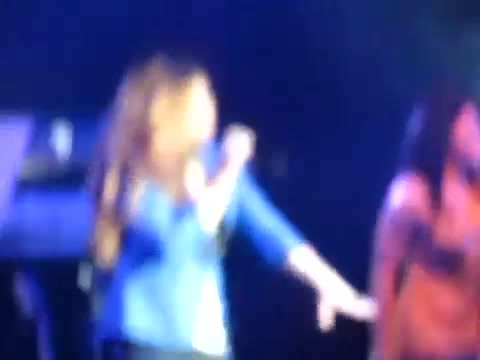 Demi Give Your Heart A Break In Panama (968) - Demi - Singing Give Your Heart A Break Live In Panama City Part oo1