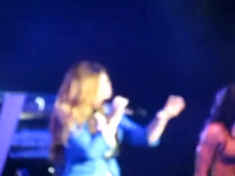 Demi Give Your Heart A Break In Panama (978) - Demi - Singing Give Your Heart A Break Live In Panama City Part oo1