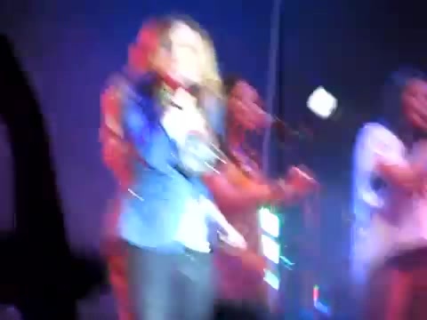 Demi Give Your Heart A Break In Panama (1501) - Demi - Singing Give Your Heart A Break Live In Panama City Part oo3