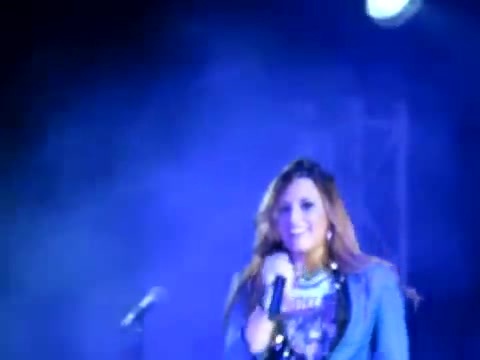 Demi Give Your Heart A Break In Panama (2007) - Demi - Singing Give Your Heart A Break Live In Panama City Part oo4