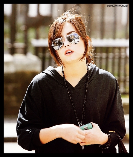 . . .[si ii dadu una peste cap] - 7_I am not who do you think i am