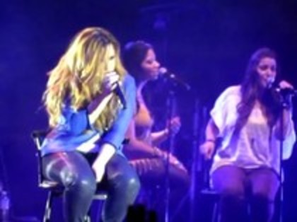 Demi - Lovato - How - to - Love - Live - at - the - Figali - Convention - Center (1971) - Demilush - How to Love Live at the Figali Convention Center Part oo5