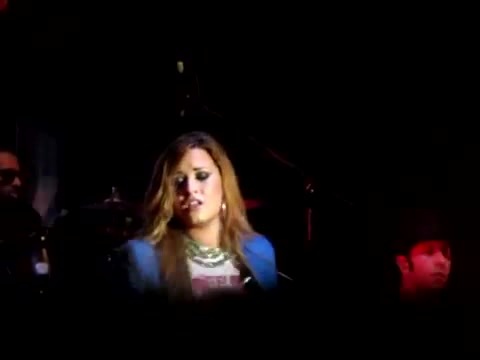 Demi Give Your Heart A Break In Panama (3007) - Demi - Singing Give Your Heart A Break Live In Panama City Part oo6