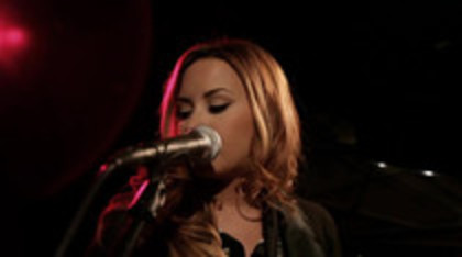 Demi Lovato - Give Your Heart A Break Piano only version (9) - Demi - Give Your Heart A Break Piano only version Part oo1