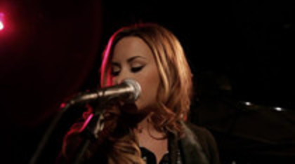 Demi Lovato - Give Your Heart A Break Piano only version (16) - Demi - Give Your Heart A Break Piano only version Part oo1