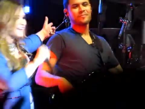 Demi Give Your Heart A Break In Panama (3523) - Demi - Singing Give Your Heart A Break Live In Panama City Part oo7