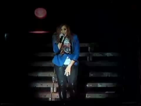 Demi Give Your Heart A Break In Panama (4005) - Demi - Singing Give Your Heart A Break Live In Panama City Part oo8