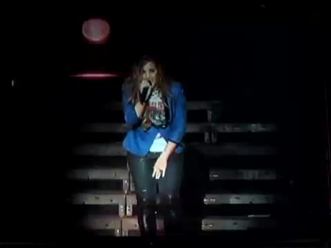 Demi Give Your Heart A Break In Panama (4009) - Demi - Singing Give Your Heart A Break Live In Panama City Part oo8