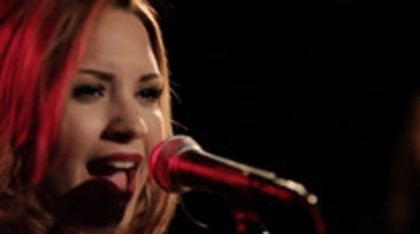 Demi Lovato - Give Your Heart A Break Piano only version (1485)