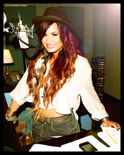 . . .[radea si ii mai dadu una peste cap]