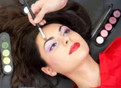 Make-up artist - Ce ai vrea sa devi