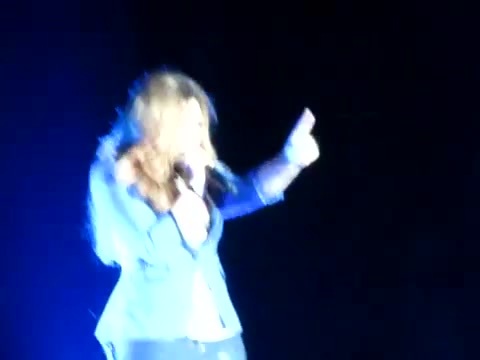 Demi Unbroken Live In Panama (275)