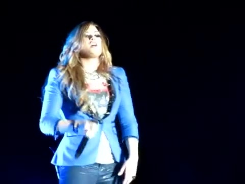 Demi Unbroken Live In Panama (395)