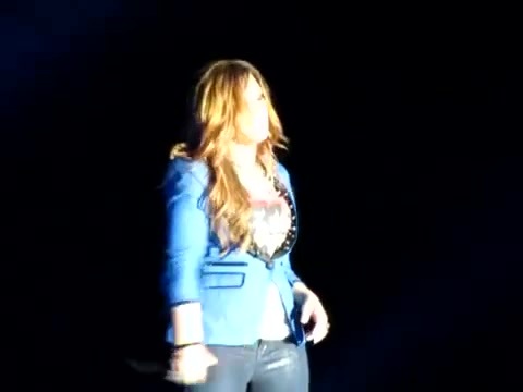 Demi Unbroken Live In Panama (1043) - Demi - Unbroken Live In Panama City Part oo2