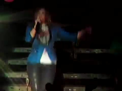 Demi Unbroken Live In Panama (2152)