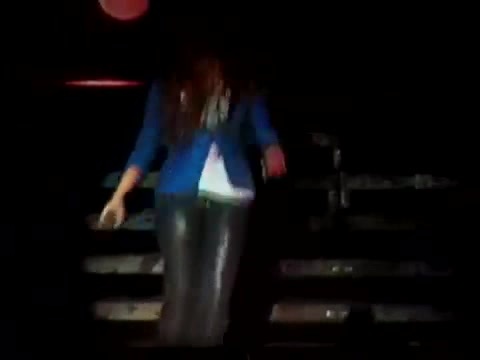 Demi Unbroken Live In Panama (2183)