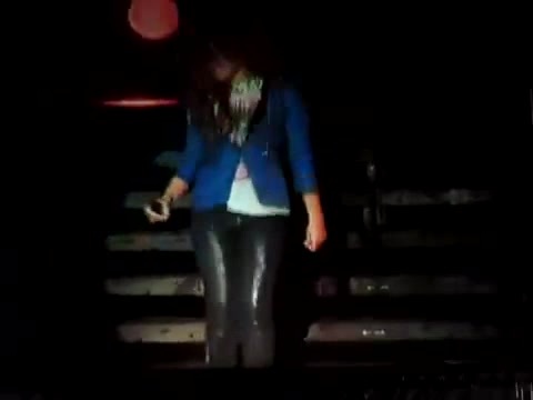Demi Unbroken Live In Panama (2188)