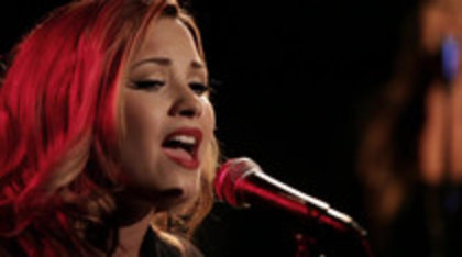 Demi Lovato - Give Your Heart A Break Piano only version (2982)