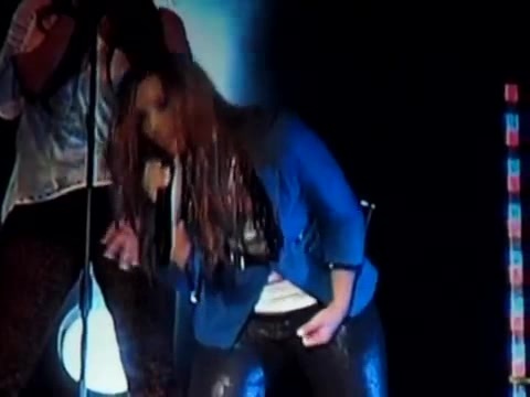 Demi Unbroken Live In Panama (3208)