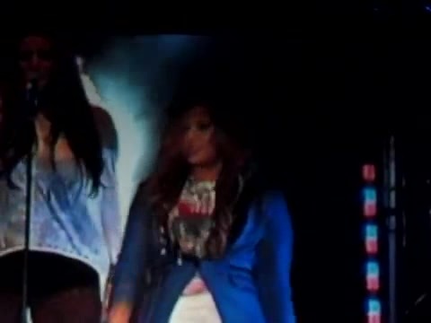 Demi Unbroken Live In Panama (3431)