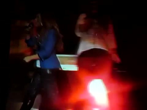 Demi Unbroken Live In Panama (3850)