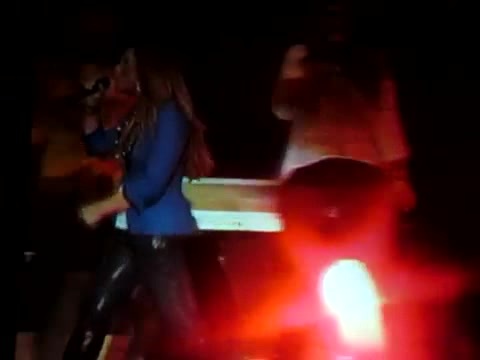 Demi Unbroken Live In Panama (3853)