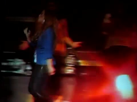 Demi Unbroken Live In Panama (3860)