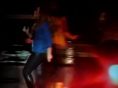 Demi Unbroken Live In Panama (3863)