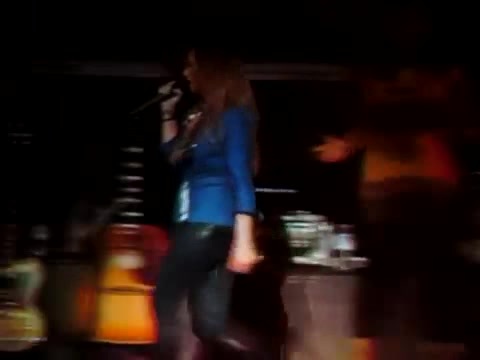 Demi Unbroken Live In Panama (3876)